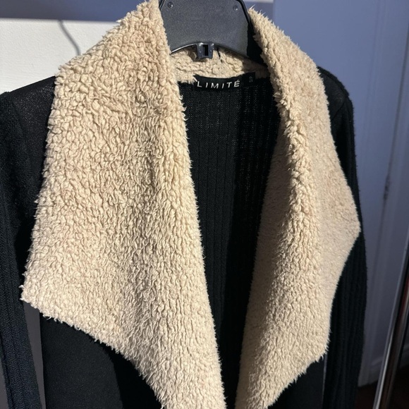 Chic black cardigan with sherpa-lined collar - Picture 2 of 3